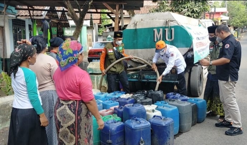 BPBD Jatim Gandeng LPBI NU Droping Air Bersih di Kabupaten Pasuruan