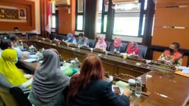 Anggota Komisi B DPRD Jatim, Prof Noer Soetjipto saat menerima aspirasi petani Porang di DPRD Jatim