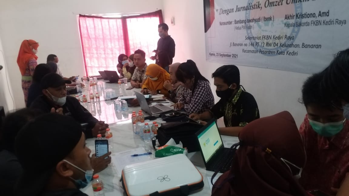 Kolaborasi DPM Kota Kediri dan DPMPTSP Kabupaten Kediri Melayani Legalitas Pelaku UKM, IKM Dan Industri Kreatif FKBN Kediri Raya