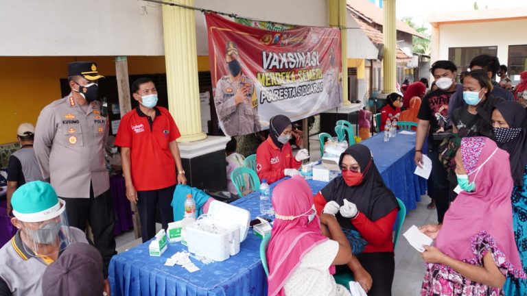 Kapolresta Sidoarjo Apresiasi Animo Warga Grabagan Tulangan untuk Vaksinasi Covid-19