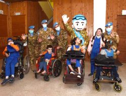 Satgas Military Community Outreach Unit (MCOU) XXX-K/UNIFIL mengunjungi sekolah berkebutuhan khusus Mosan Center School bertempat di Tyre, Sector West Lebanon