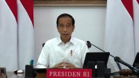 Presiden Joko Widodo saat memberikan pengarahan kepada para kepala daerah se-Indonesia secara virtual di Istana Merdeka, Jakarta, pada Senin, 25 Oktober 2021. Foto: BPMI Setpres