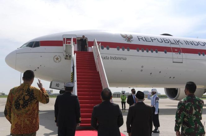 
					Presiden Jokowi bertolak menuju Roma, Italia, dari Bandara Internasional Soekarno-Hatta, Tangerang, Banten, Jumat (29/10/2021) pagi. (Foto: BPMI Setpres/Kris)