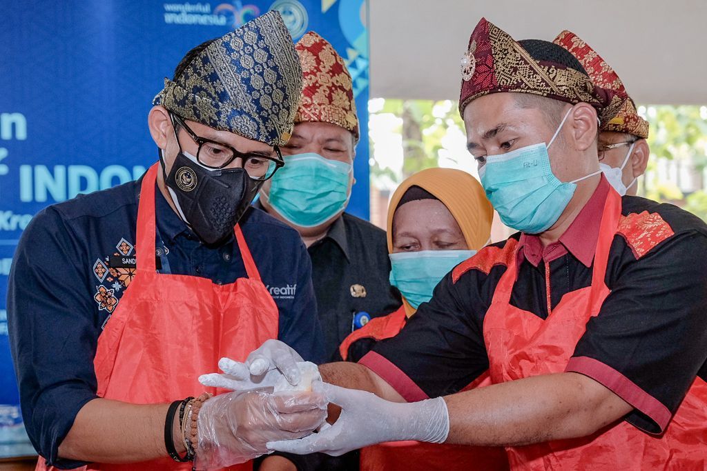 Menparekraf Dorong Produk Kuliner Pempek di Palembang untuk Go Internasional