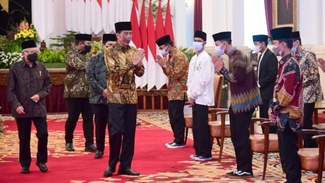 
					Presiden Joko Widodo membuka Peringatan Hari Santri Nasional 2021 dan Peluncuran Logo Baru Masyarakat Ekonomi Syariah di Istana Negara, Jakarta, pada Jumat, 22 Oktober 2021. (Foto: BPMI Setpres/Muchlis Jr)