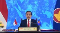 Presiden Joko Widodo saat menyampaikan pidatonya dari Istana Kepresidenan Bogor, Jawa Barat, pada Konferensi Tingkat Tinggi (KTT) ASEAN ke-38 yang digelar secara virtual pada Selasa, 26 Oktober 2021. Foto: BPMI Setpres/Lukas