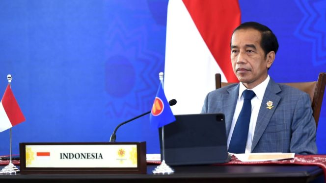 
					Presiden Joko Widodo memberikan sambutan pada Konferensi Tingkat Tinggi (KTT) ke-14 BIMP-EAGA secara virtual di Istana Kepresidenan Bogor, Jawa Barat, Kamis, 28 Oktober 2021. (Foto: BPMI Setpres/Rusman)