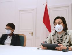 Menteri Keuangan Sri Mulyani memberikan keterangannya di Hotel Splendide Royal, Roma, Italia, pada Sabtu, 30 Oktober 2021, seusai mendampingi Presiden Joko Widodo dalam KTT G20 di La Nuvola. (Foto: BPMI Setpres)