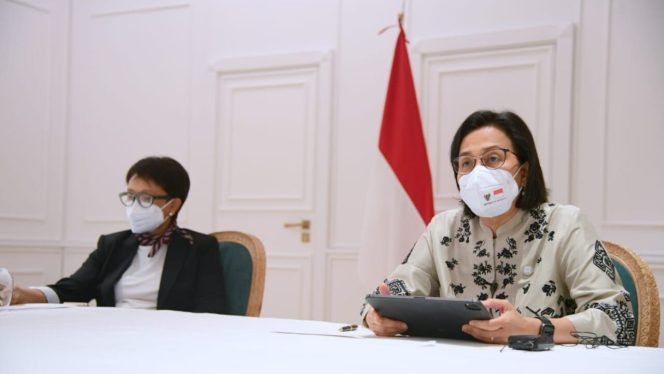 
					Menteri Keuangan Sri Mulyani memberikan keterangannya di Hotel Splendide Royal, Roma, Italia, pada Sabtu, 30 Oktober 2021, seusai mendampingi Presiden Joko Widodo dalam KTT G20 di La Nuvola. (Foto: BPMI Setpres)