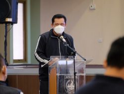 Kepala Disporyata Kota Depok, Dadan Rustandi saat laporan kegiatan Pekan Olahraga Pemerintah Kota (Porpemkot) Depok tahun 2021, di Aula Lantai 10 Gedung Dibaleka II, Senin (01/11/21). (Dok. Diskominfo)