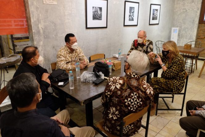 
					Disporyata Kota Depok saat menerima kunjungan Kedubes Kerajaan Belanda di Artivator Cafe. (Dok. Diskominfo)