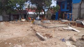 Proses pembangunan taman kelurahan di RW 11, Kelurahan Tugu, Kecamatan Cimanggis