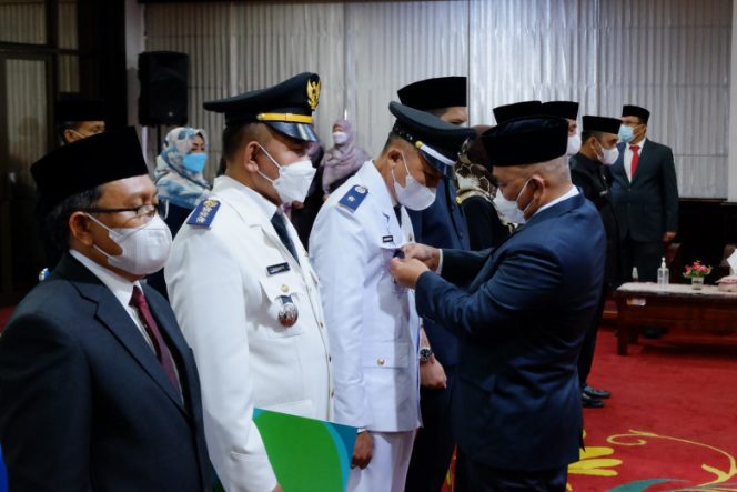 
					Wali Kota Depok Mohammad Idris saat melantik 59 ASN Pemerintah Kota Depok di Ruang Edelweis, lantai 5, Gedung Balai Kota, Rabu (24/11/21). (Dok. Diskominfo)