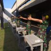 Taruna AAL tingkat II angkatan ke 69, fokus saat menjalani training center menembak di lapangan tembak Jala Krida Bajra Bumimoro Surabaya