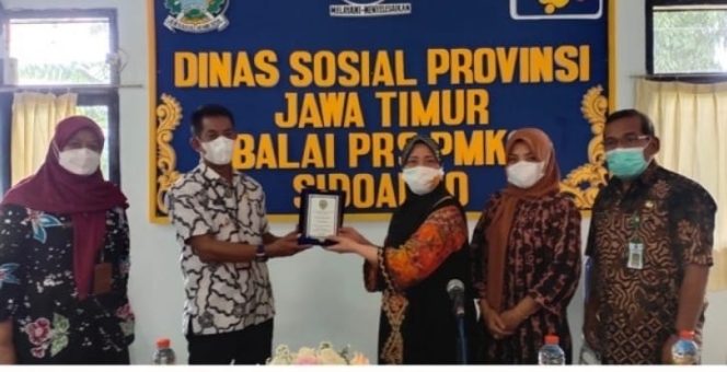 
					Dinas Sosial Provinsi Kalimantan Timur saat melakukan study orientasi di Balai Pelayanan dan Rehabilitasi Sosial (PRS) PMKS Sidoarjo, Selasa (2/11/2021) siang.