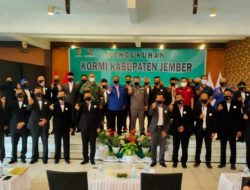 Pengukuhan KORMI Kabupaten Jember, sekaligus dilantik oleh Wakil Ketua I KORMI Jatim Dr. Andun Sudijandoko, M.Kes di RM Lestari. Rabu (3/11/2021).
