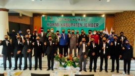 Pengukuhan KORMI Kabupaten Jember, sekaligus dilantik oleh Wakil Ketua I KORMI Jatim Dr. Andun Sudijandoko, M.Kes di RM Lestari. Rabu (3/11/2021).