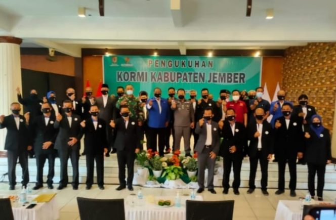 
					Pengukuhan KORMI Kabupaten Jember, sekaligus dilantik oleh Wakil Ketua I KORMI Jatim Dr. Andun Sudijandoko, M.Kes di RM Lestari. Rabu (3/11/2021).