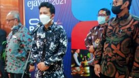Wakil Gubernur Jawa Timur Emil Elestianto Dardak, saat memberikan keterangan pers usai menjadi pembicara di East Java Economic Forum (EJAVEC) ke 8 di Bank Indonesia Jatim.
