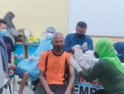 Balai Pelayanan dan Rehabilitasi Sosial  Penyandang Masalah Kesejahteraan Sosial  Sidoarjo saat  melaksanakan vaksinasi Covid-19 dan pemeriksaan kesehatan bagi klien, Jumat (5/11/2021).