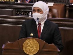 Gubernur Jatim Khofifah,saat menghadiri sidang terbuka Dies Natalis Unair ,Selasa (9/11/21).