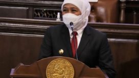 Gubernur Jatim Khofifah,saat menghadiri sidang terbuka Dies Natalis Unair ,Selasa (9/11/21).