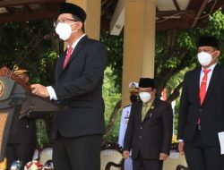 Bupati Sidoarjo Gus Muhdlor, saat memberikan sambutan dalam peringatan hari pahlawan