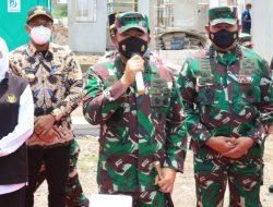 Panglima TNI Marsekal Hadi Tjajanto saat meresmikan Perum Nanggala 402