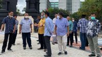Ketua Komisi D DPRD Jatim, dr Agung Mulyono, saat memantau perbaikan pembangunan taman krida Budaya Malang bersama Kepala Dinas Perumahan Rakyat, Kawasan Permukiman dan Cipta Karya Jatim, Ir Baju Trihaksoro.