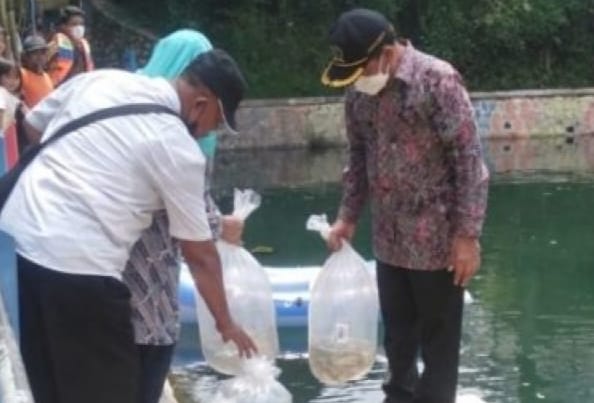 Komisi B DPRD Jatim, Tebar 50 Ribu Benih Bibit Ikan Ke Destinasi Wisata Bendungan Canggu Kediri