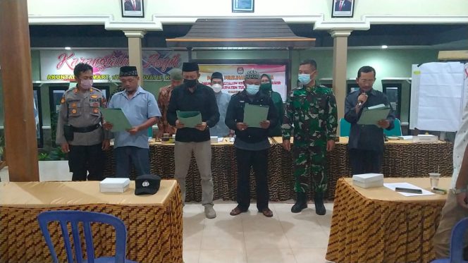 
					Ikrar Damai Pilkades Serentak, Kapolsek Kalidawir Siap Amankan Pelaksanaan