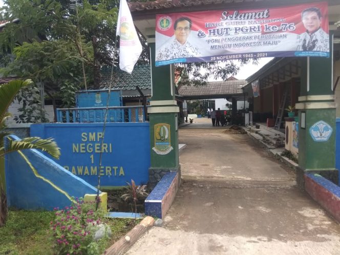 
					SMPN 1 Rawamerta Pungut 100 Ribu Rupiah Untuk Biaya Raport, Sampul dan Kartu Pelajar
