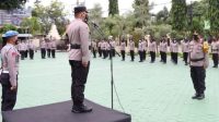 Kapolresta Banyuwangi AKBP Nasrun Pasaribu, saat pimpin Apel Serpas dalam rangka pengamanan Pilkades serentak Banyuwangi (16/11/2021)