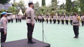 Kapolresta Banyuwangi AKBP Nasrun Pasaribu, saat pimpin Apel Serpas dalam rangka pengamanan Pilkades serentak Banyuwangi (16/11/2021)