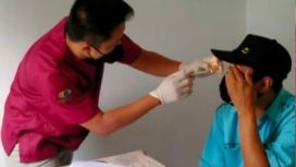 Tim Dokter Mata RSUD Saiful Anwar,saat Lakukan Pemeriksaan mata rutin bagi penerima manfaat di RSBN Malang