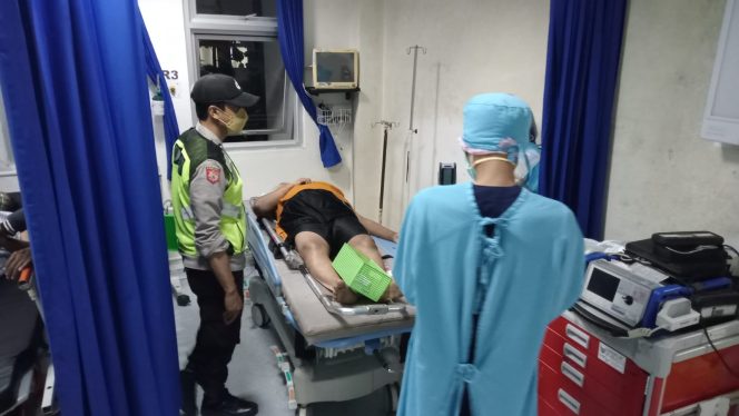 
					Tabrak Lari! Truk Serempet Pesepeda di Jalan Raya Kediri-Blitar, Polisi: Korban alami Cedera Otak Berat