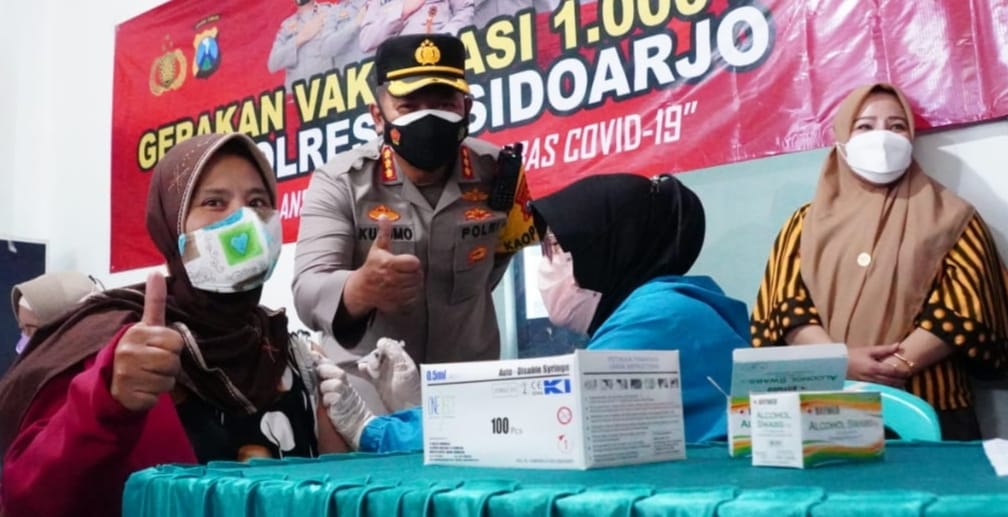 Polresta Sidoarjo Masifkan Vaksinasi 1000 Lansia di Pedesaan