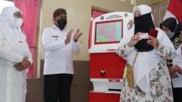 Bupati Sumenep Ahmad Fauzy, saat peluncuran program layanan kependudukan di Kecamatan Kalianget.