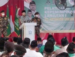 Wagub Jatim Emil, saat memberi sambutan pada kegiatan pembukaan pelatihan kepemimpinan lanjutan I Pengurus Cabang Gerakan Pemuda Ansor di Pondok Pesantren Ushulul Hikmah Al Ibrohimi, Manyar, Kabupaten Gresik, Kamis, (18/11/2021).