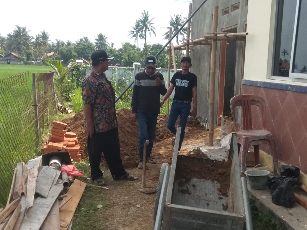 Tingkatkan Pelayanan, Kades Kedungjeruk Renovasi Kantor Desa