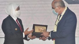 Gubernur Jatim, Khofifah Indar parawansa saat menerima kunjungan Asraf Mohamad Sultan Duta besar Mesir untuk Indonesia di Gedung Grahadi Surabaya.