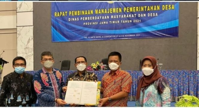 
					Rapat Pembinaan Manajemen Pemerintahan Desa Provinsi Jawa Timur Tahun 2021, yang berlangsung di Hotel The Aliante Malang, 21-22 November 2021.