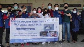 Relawan Unesa Surabaya yang tergabung dalam Satuan Mitigasi Crisis Center (SMCC) laksanakan Bhakti Sosial di kepulauan Masalembu.