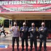 Kapolres Sumenep AKBP Rahman Wijaya dampingi Dansat Brimob Polda Jatim saat pengecekan BKO personil pengamanan Pilkades serentak Sumenep