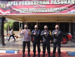 Kapolres Sumenep AKBP Rahman Wijaya dampingi Dansat Brimob Polda Jatim saat pengecekan BKO personil pengamanan Pilkades serentak Sumenep