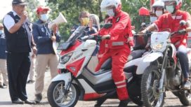 Apel persiapan petugas posko siaga  pertolongan pertama Pilkades serentak di Kabupaten Jember yang dilaksanakan di halaman kantor PMI Kabupaten Jember (25/11/2021)