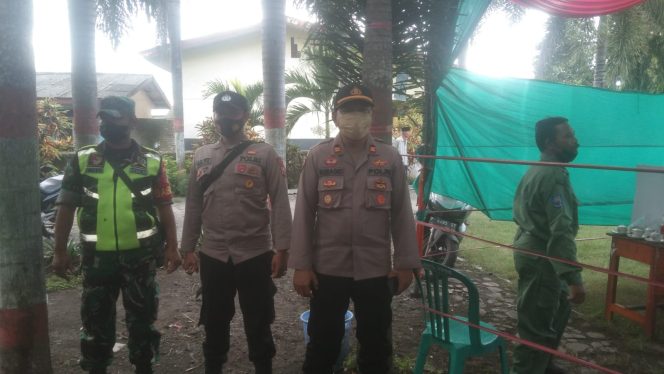 
					Kapolsek Memantau Lansung Jalannya Pilkades di Kecamatan Gumukmas