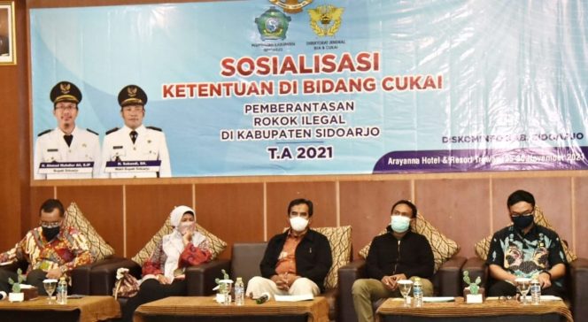 
					Diskominfo kabupaten Sidoarjo saat gelar sosialisasi ketentuan di bidang cukai pemberantasan rokok Illegal, Jumat (26/11/21)