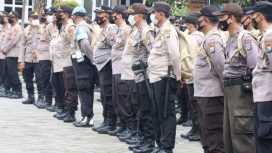 Polresta Sidoarjo saat gelar pasukan Pam Pilkades Prasung