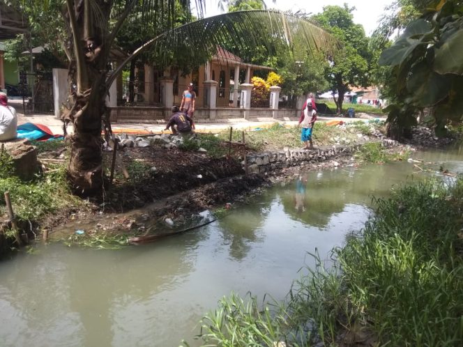 
					Pekerjaan Lening Diwilayah Desa Batujaya Seperti Sembunyi-Sembunyi